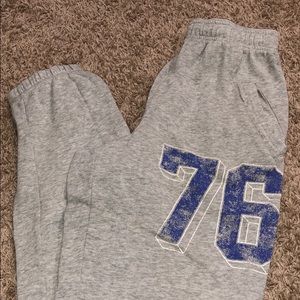 grey sweatpants